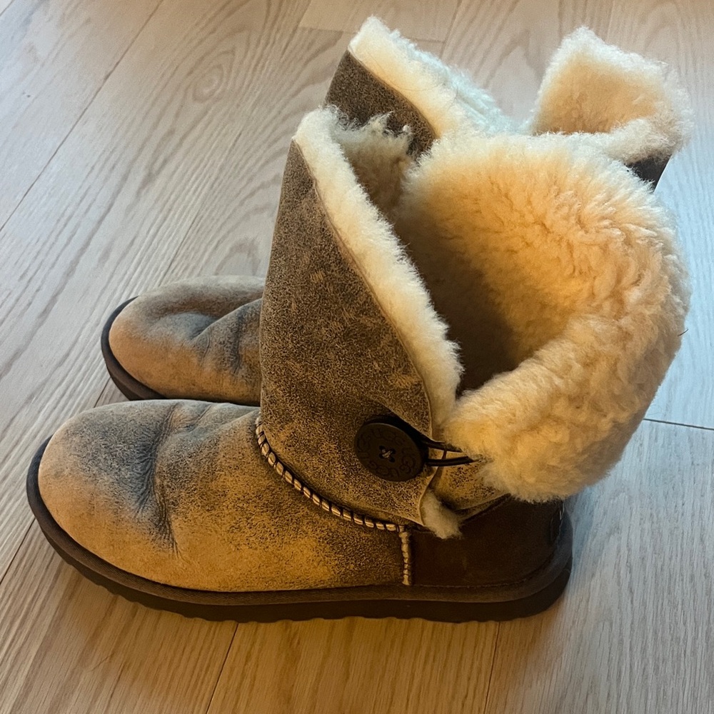 UGG Brown Ankle Boots with Cream Fur Lining